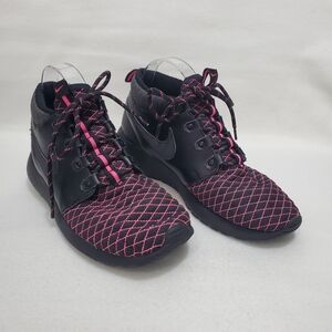 Nike Roshe One Mid Winter Pink/Black Sneakers